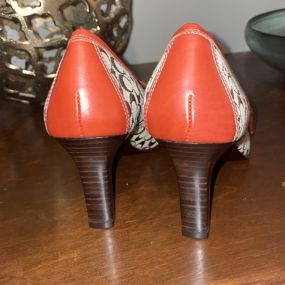Coach "Lizzie" fabric and leather heels size 6 - Picture 4 of 6